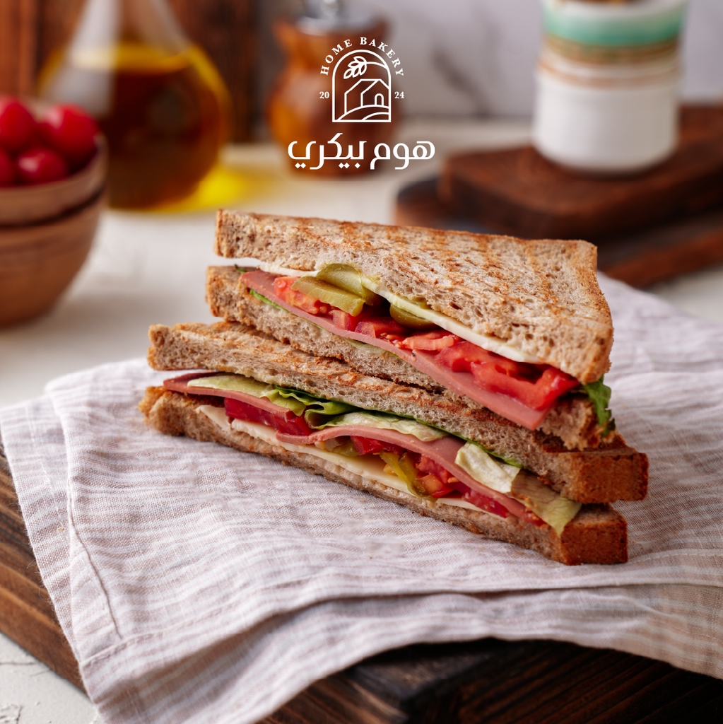كلوب سندويش اسمر مرتديلا